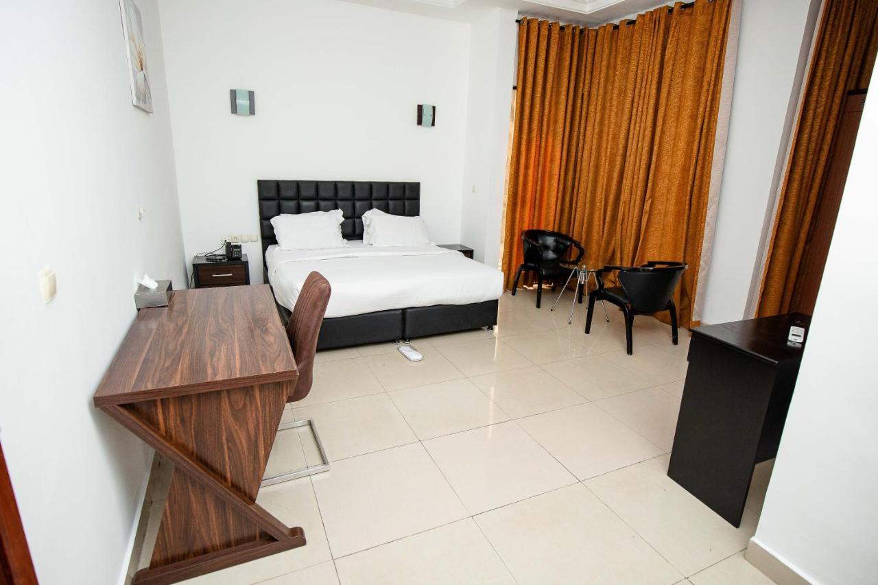 Hotel Everest Rd Congo คินชาซา ภายนอก รูปภาพ