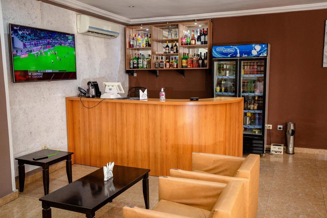Hotel Everest Rd Congo คินชาซา ภายนอก รูปภาพ
