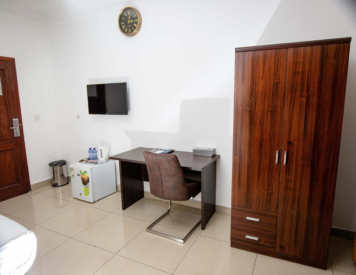 Hotel Everest Rd Congo คินชาซา ภายนอก รูปภาพ